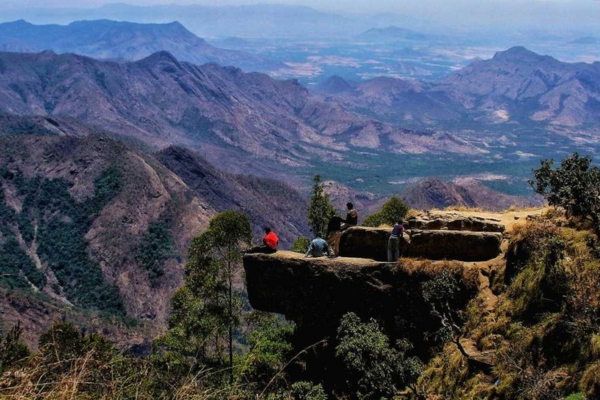 Dolphins Nose Kodaikanal trekking spot